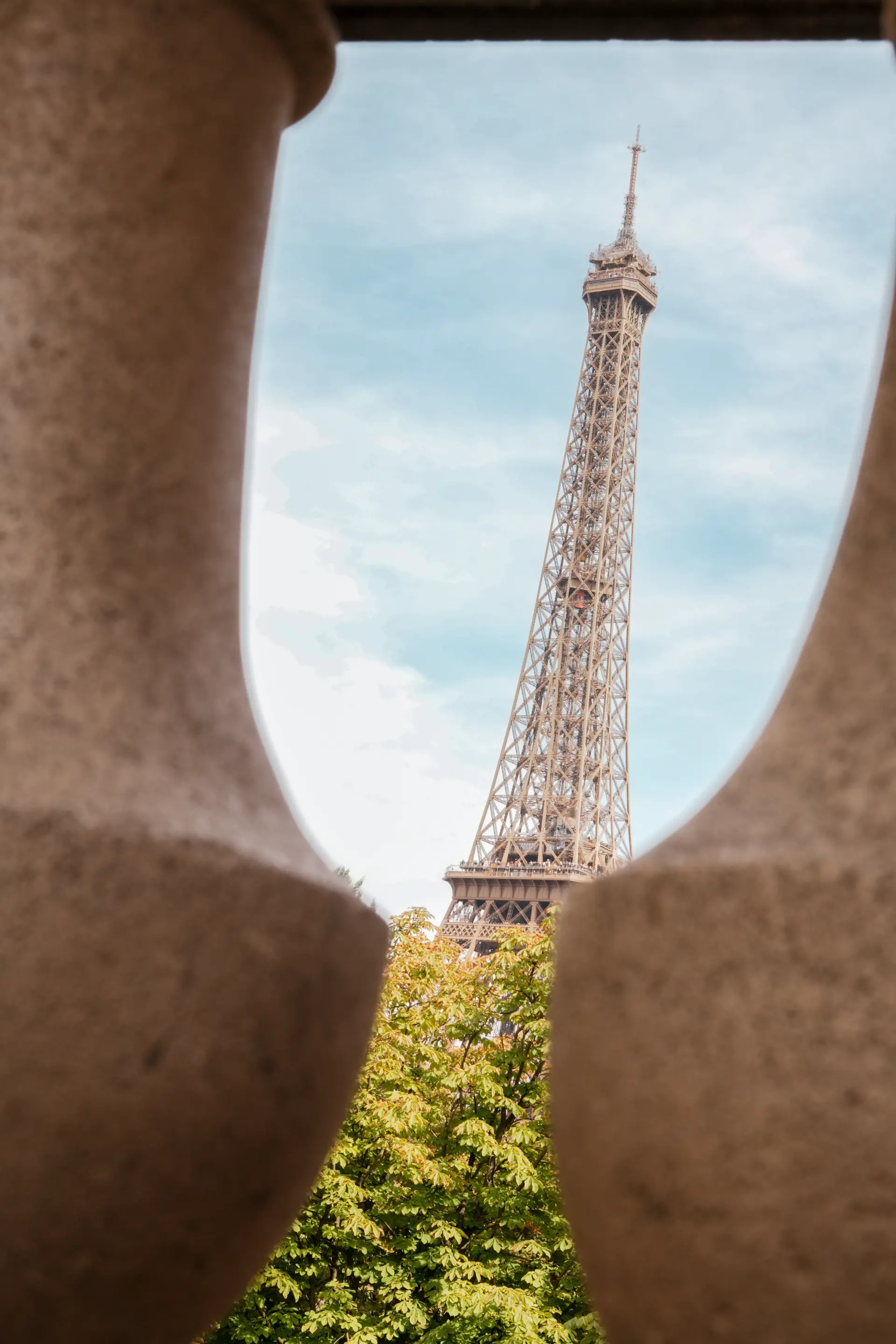 Tour eiffel dans le soleil de Paris