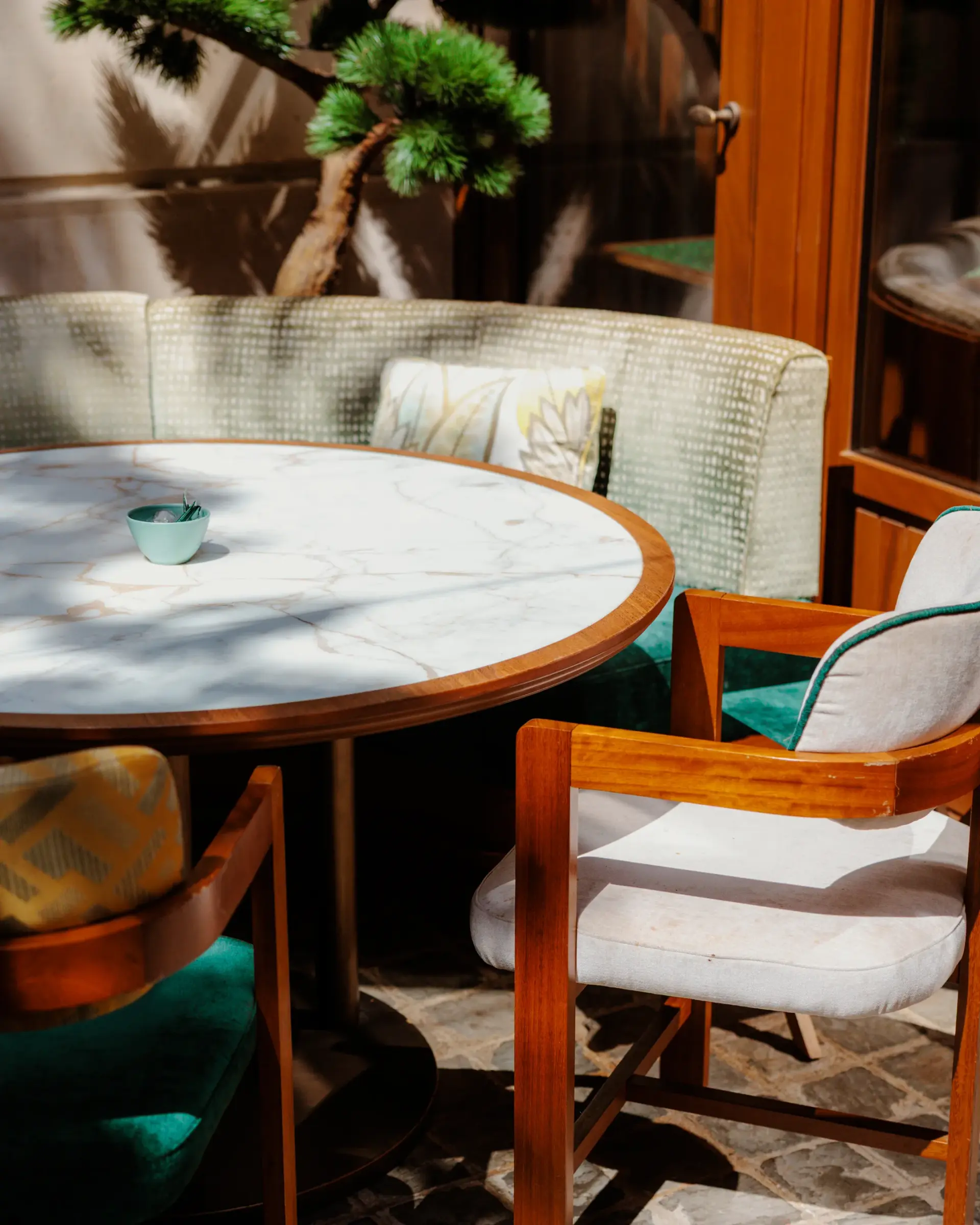 Table de restaurant très coloré