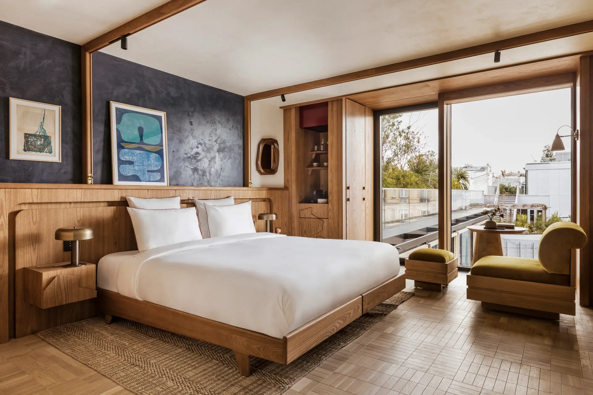 Chambre parisienne très coloré en paysage avec une vue sur l'extérieur